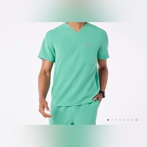 FIGS Leon 3-Pocket Scrub Top Surgical Green NWT Size L